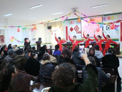 歡歌笑語迎新春 民族團結情誼深——團結路社區“訪惠聚”工作隊舉辦迎新春暨“民族團結一家親”文藝活動