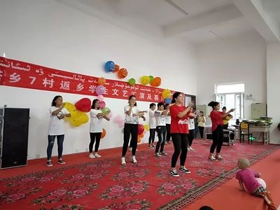 為夢想護航 青春放光彩——疏附縣塔什米里克鄉(xiāng)格勒迪爾郎（7）村舉辦返鄉(xiāng)學生文藝匯演